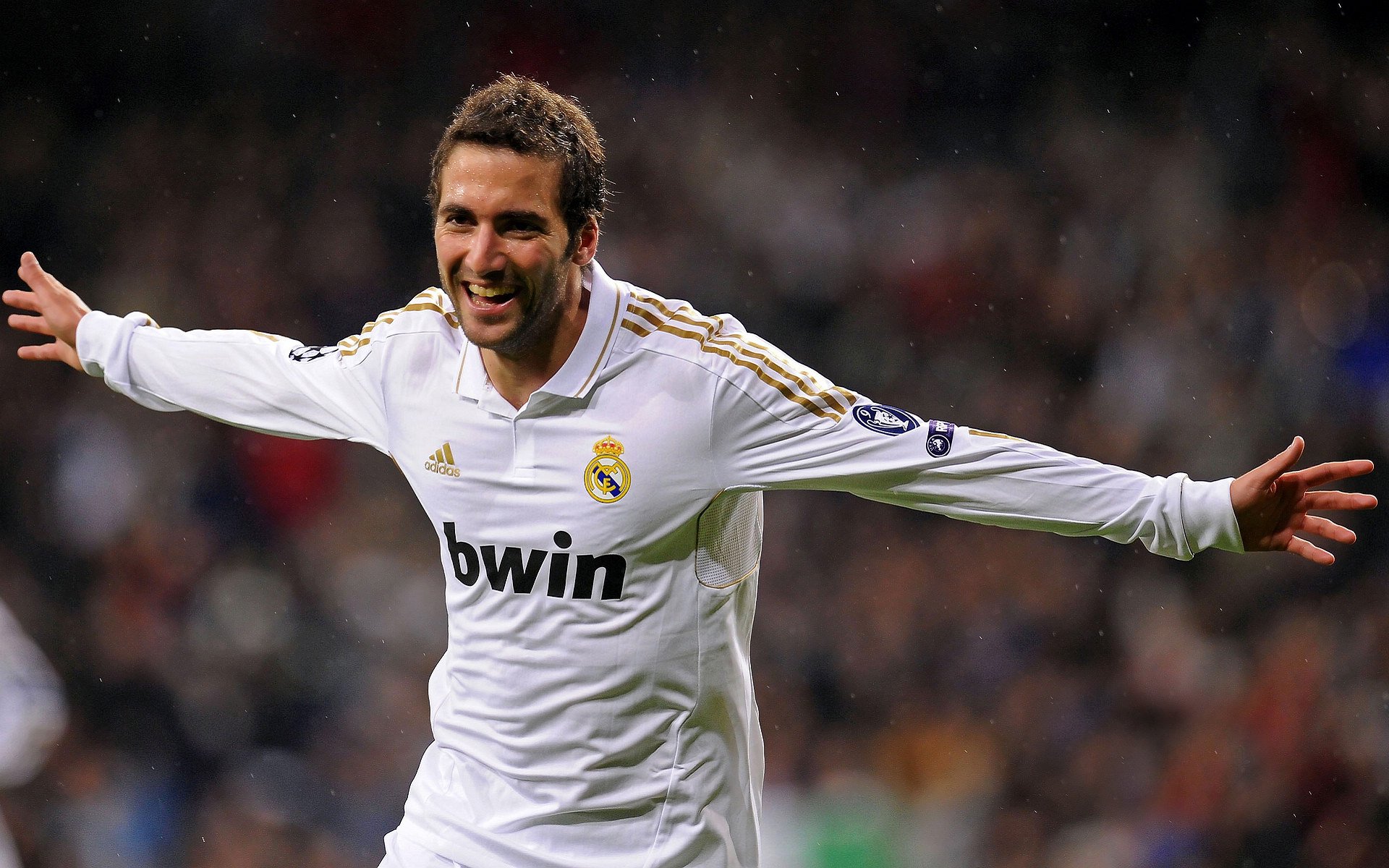 巴黎队中球员因伤缺阵，阵容深度面临考验，巴黎球队阵型